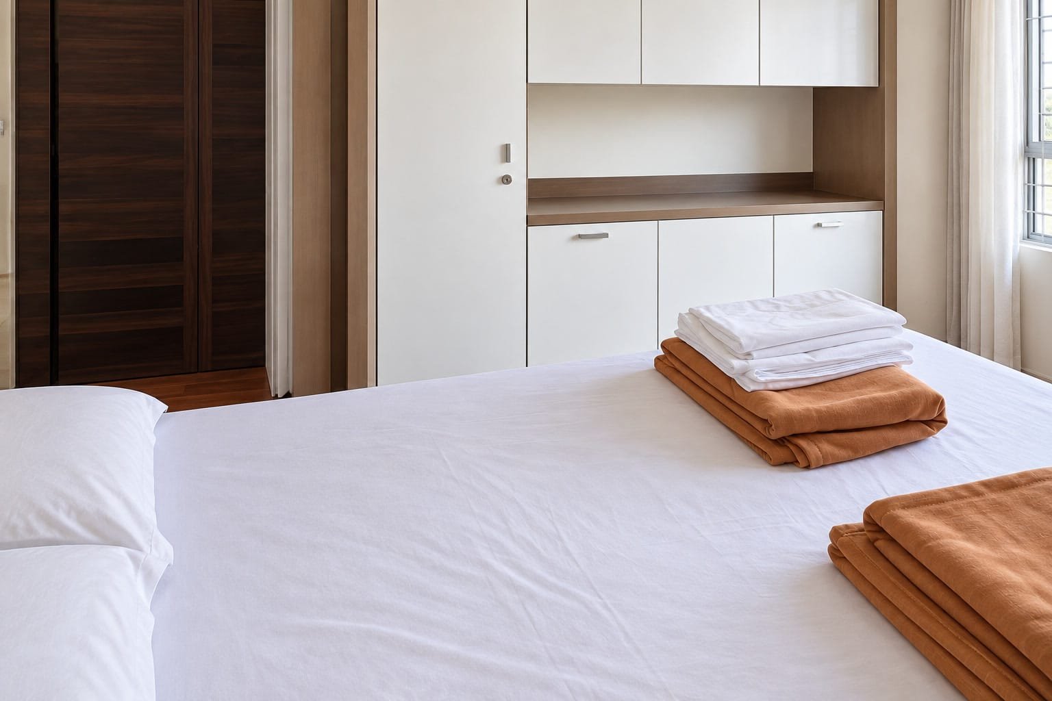 Ons 3BHK Luxury Apartment With Balcony and Chef