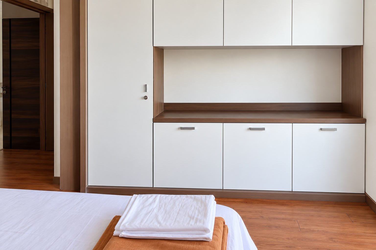 Ons 3BHK Luxury Apartment With Balcony and Chef