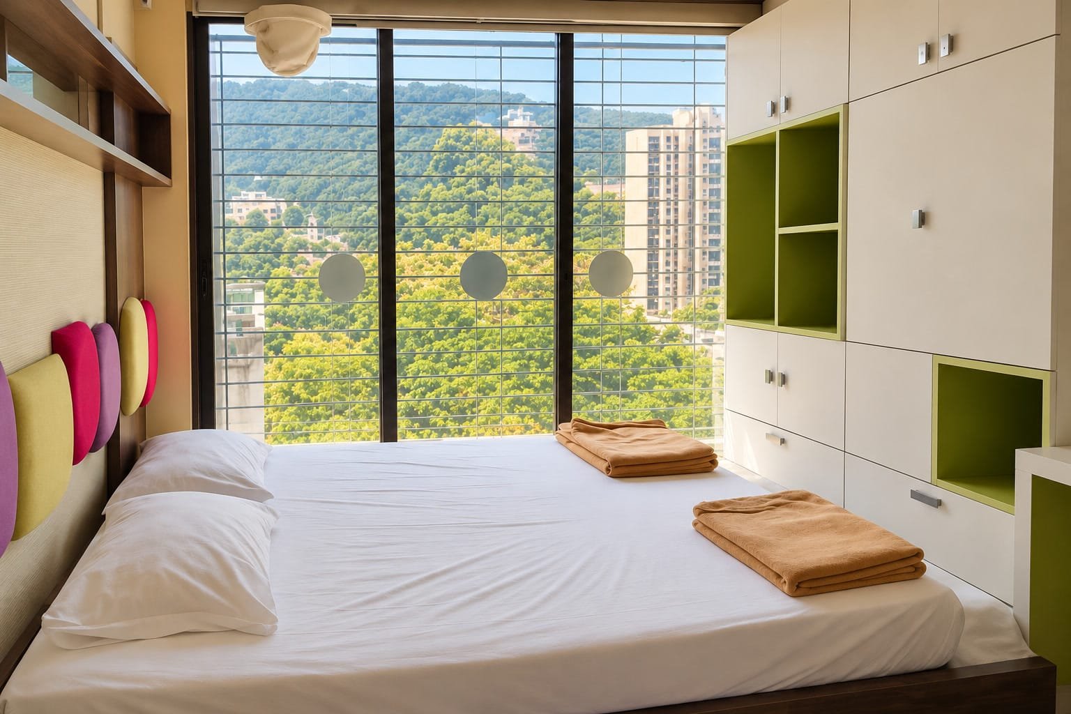 Ons 3BHK Luxury Apartment With Balcony and Chef